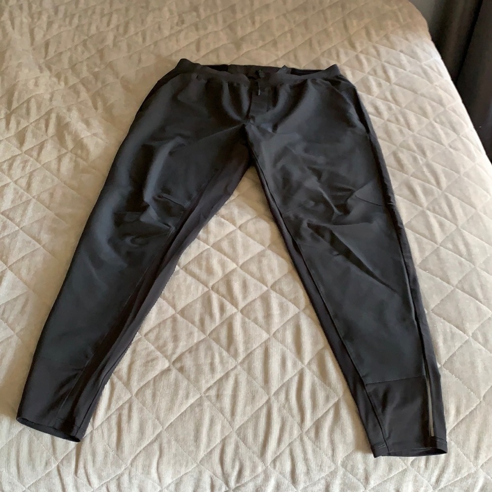 Men’s Lululemon surge hybrid joggers
